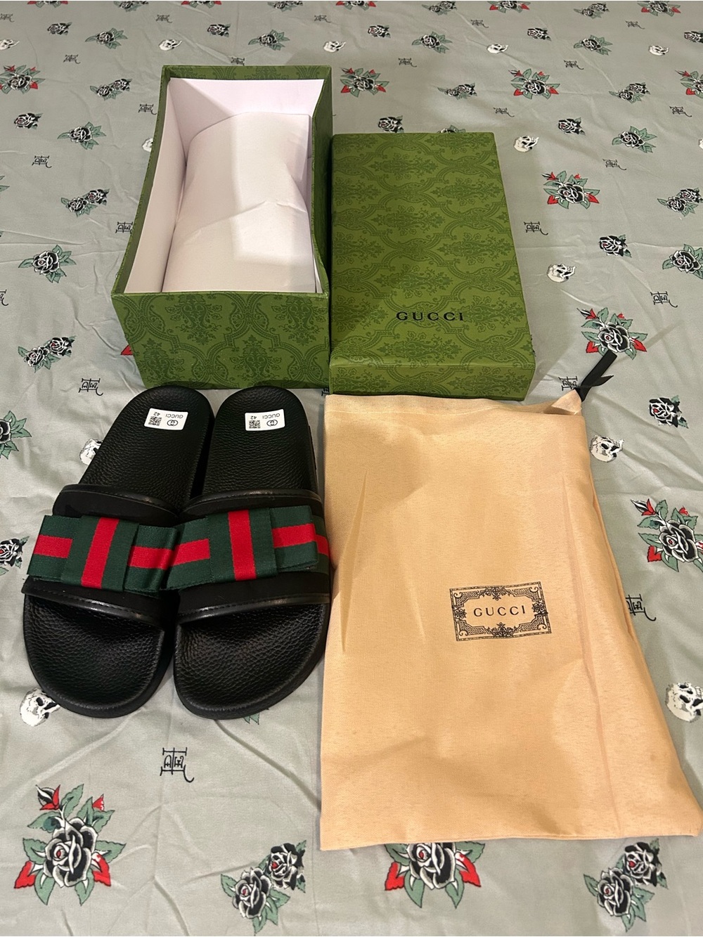 Gucci Women Black Slides with Green and Red Web Bow